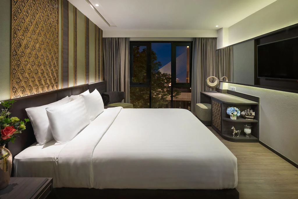 Deluxe Double Room with city view at Chillax Heritage Hotel